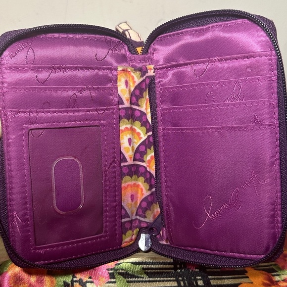 Vera Bradley Wristlet. - Picture 4 of 7
